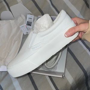 NWT Women’s Superga Sneaker in Total White (US Women’s 8)